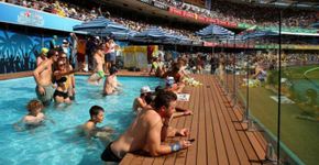 Estádio na Austrália constrói uma piscina NO MEIO da arquibancada