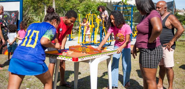 Brincando na Praça
