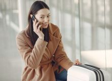 Featured side: Viajar sozinha preocupa 43% das brasileiras, aponta estudo