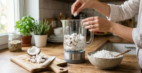 Sem ralador em casa?  O macete simples para ralar coco com facilidade