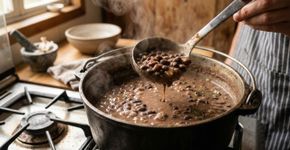 O que fazer para o feijão cozinhar mais rápido e ficar mais macio sem precisar de panela de pressão?