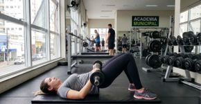 Fazer agachamentos é bom, mas os treinadores experientes concordam: “A elevação pélvica é o exercício que muitos subestimam.”