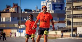 Patinador cego busca levar esporte a pessoas com deficiência