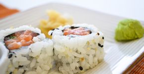 Conheça o uramaki: uma receita diferente de sushi