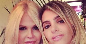 Monique Evans celebra 3 anos de namoro com a DJ Cacá Werneck