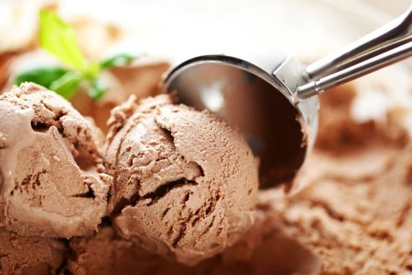 Praça Benedito Calixto recebe festival com sorvete à vontade por R$ 15