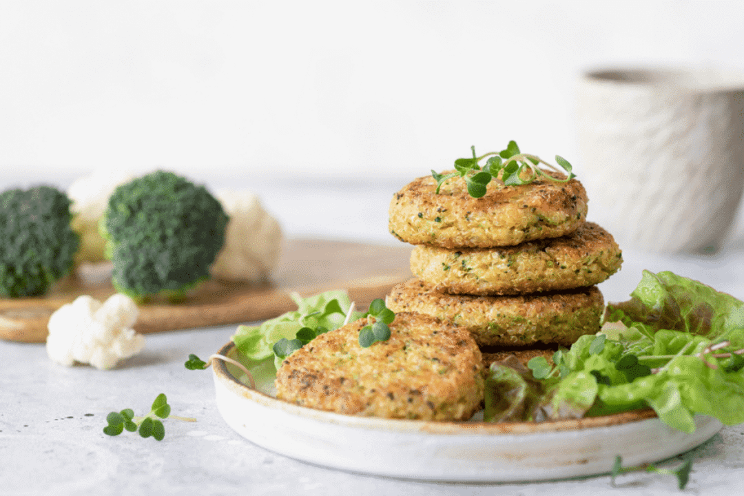 Hambúrguer de quinoa com brócolis e couve-flor (Imagem: Mila Naumova | Shutterstock)