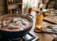Featured side: Por que um pouco de vinagre na água do cozimento da linguiça evita que elas estourem