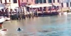 Em Veneza, turistas filmam refugiado se afogando e não fazem nada
