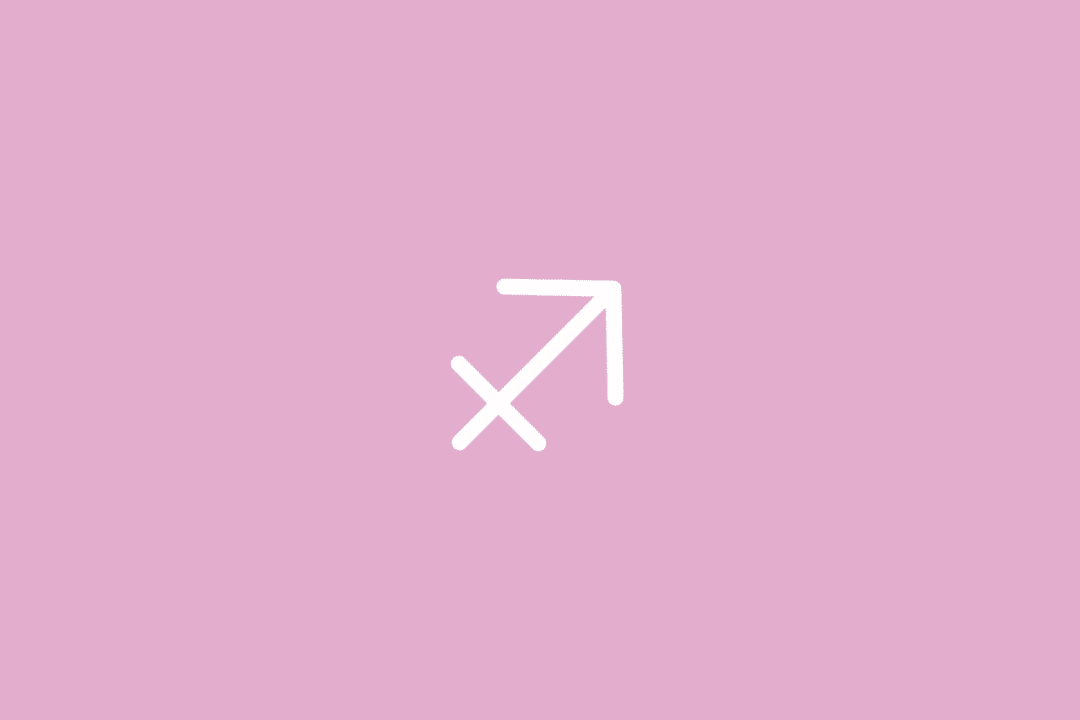 Imagem de fundo rosa-claro iluminado ao centro. No centro está uma flecha branca apontada na diagonal para o canto superior direito, com um pequeno traço a cruzar a haste perto da base