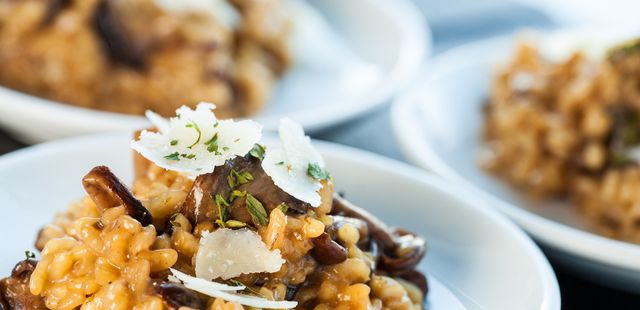 Não precisa ser chef para fazer este risoto de funghi com vinho branco incrível!