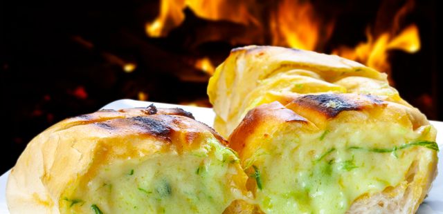 Este pão de alho na airfryer fica pronto em 10 minutos e vai surpreender você!