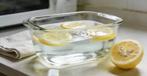 Faça essa mistura e limpe a gordura seca do micro-ondas em apenas 5 minutos!