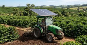 Trator 100% elétrico usa o próprio teto solar para recarregar, roda cerca de 5 horas por carga e pode poupar US$ 15 mil em 5 anos em pequenas fazendas