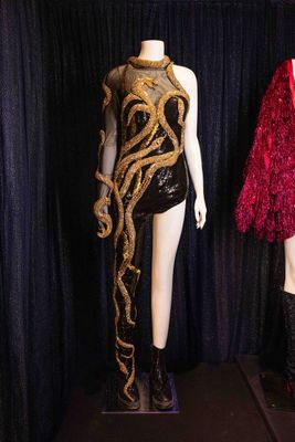 Figurino do ato de “reputation” criado por Roberto Cavalli