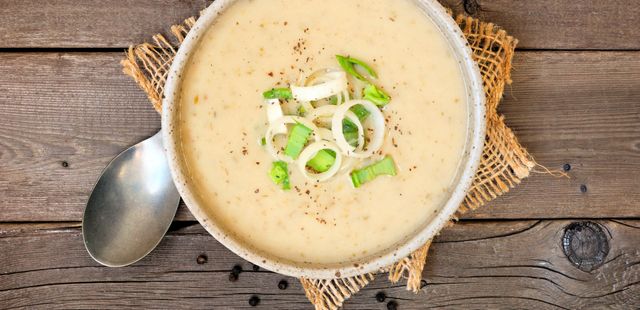 Sopa de batata e alho poró super cremosa