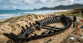 Um navio perdido no meio da guerra de 1812 emerge sob a areia de uma ilha remota após séculos escondido, permitindo-nos reconstruir um episódio histórico