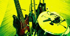Guitarra e bateria dentro do seu bolso