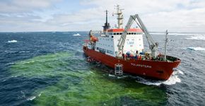 Em 2009, cientistas despejaram toneladas de ferro no Oceano Antártico para provocar uma floração de algas e viram o zooplâncton devorar o resultado
