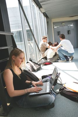 Oportunidades de estudos na França. Divulgação Campus France Brasil 