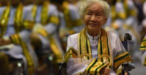 Tailandesa de 91 anos se forma na universidade: ‘Nunca é tarde’