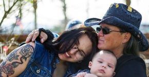 Heroína de massacre em Las Vegas conhece bebê que ajudou a salvar