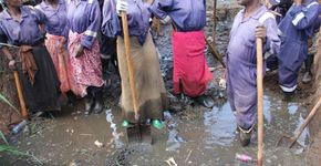 Mulheres de Uganda não conseguem usar banheiros sem temer doenças e estupro