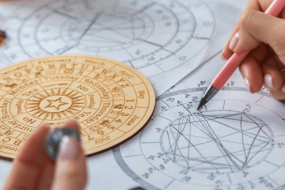 Observar em qual casa astrológica o signo de Libra aparece no seu mapa astral pode tornar a temporada muito mais significativa (Imagem: Anuta23 | Shutterstock)