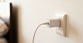 Eu desligo estes 3 aparelhos da tomada quando durmo e economizo muito dinheiro todo mês