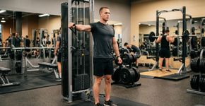 3 exercícios esquecidos para ombros enormes