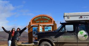 Casal viaja do Alasca até a Patagônia em carro que usa óleo de cozinha como combustível