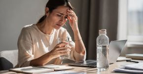 Como o corpo reage quando está desidratado?