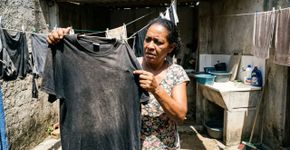 Demorei muito para entender por que a roupa preta não deve ser seca no sol forte.