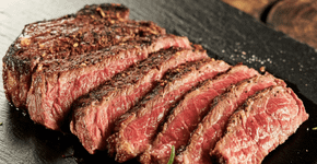 Bife na air fryer: este ingrediente comum na cozinha ajuda a manter a carne suculenta