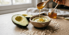 Faça agora esta máscara de abacate, mel e aveia para nutrir sua pele de forma natural