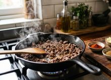 Featured side: Segundo os chefs, para dar mais sabor à carne moída, basta adicionar uma mistura de 2 especiarias: páprica defumada e cominho