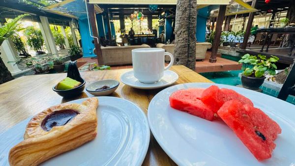 Café da manhã do hotel  é uma refeição completa