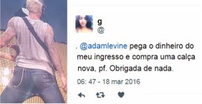 Adam Levine se apresenta em SP com calça rasgada nas partes íntimas