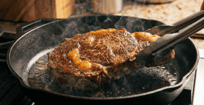 Poucas pessoas sabem, mas selar a carne no tempo certo pode transformar completamente o sabor do bife