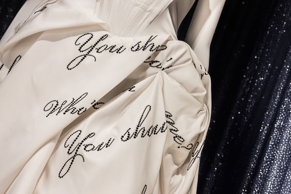 Detalhes do vestido criado por Vivienne Westwood 