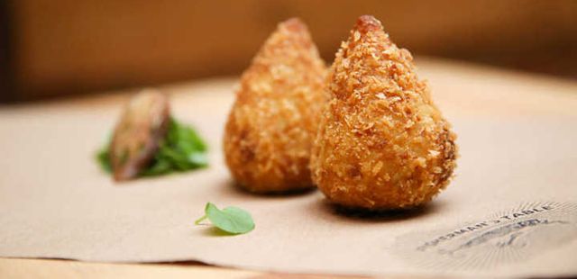 Das tradicionais às diferentonas: 10 lugares para comer coxinha