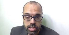 Defensor de Bolsonaro reproduz pornografia e ataca jornalistas