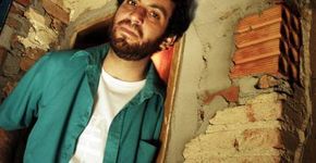 Kiko Dinucci se apresenta no CB Bar