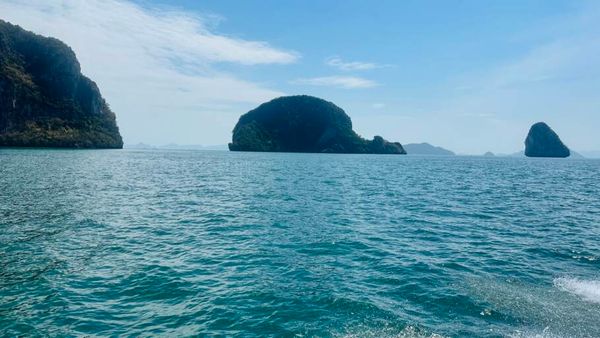 Passeio à Ilha do James Bond dura o dia todo e inclui caiaque com exploração de cavernas