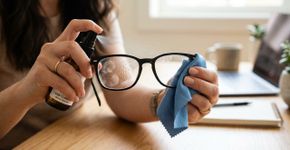 Borrifar vinagre sobre as lentes: por que recomendam tanto e para que serve