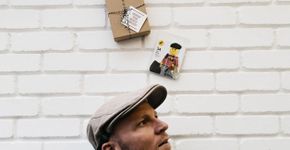 Designer inova e cria currículo inspirado no Lego: confira