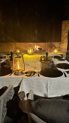 Passe as fotos com a seta! Boma, o jantar sul-africano sob as estrelas, tradicional no país e organizado pelo lodge