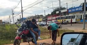 Foto de jovem doando seu tênis a malabarista emociona internet