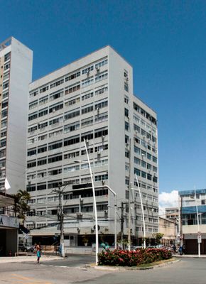 Localizado na Esquina da Avenida Princesa Leopoldina com Barão de Sergy, 38, Barra, o edifício Maria Isabel, tem o seu projeto feito pelo arquiteto Diogenes Rebouças. Ano: 1963. Foto: reprodução/@prediosdesalvador