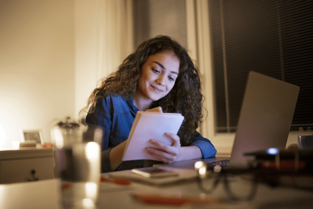 É importante trabalhar a habilidade de comunicar ideias (Imagem: Halfpoint | Shutterstock)